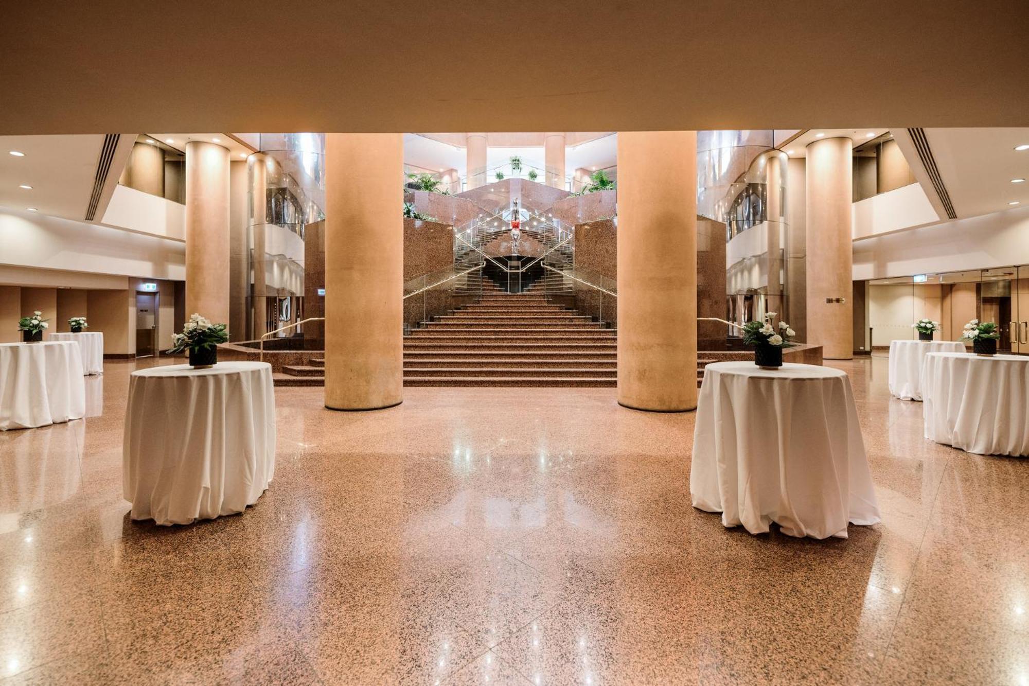 InterContinental Adelaide, an IHG hotel Buitenkant foto The interior of the hotel