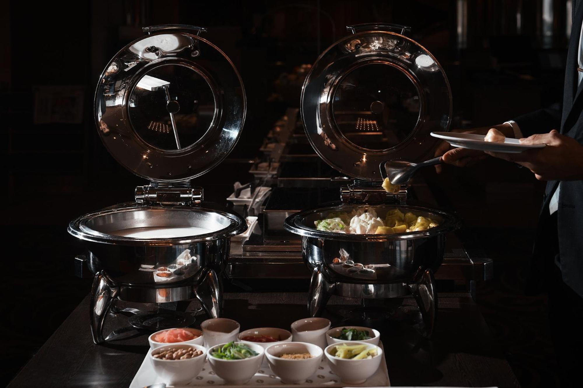 InterContinental Adelaide, an IHG hotel Buitenkant foto A chafing dish