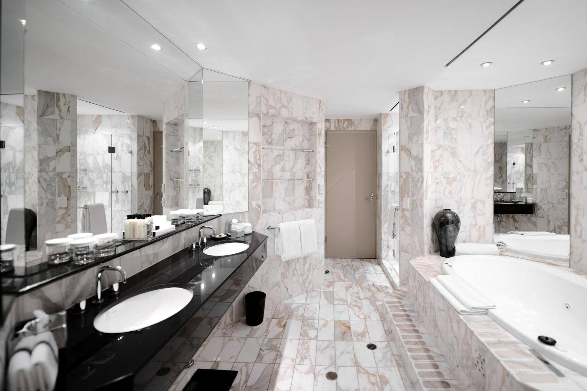 InterContinental Adelaide, an IHG hotel Buitenkant foto Bathroom