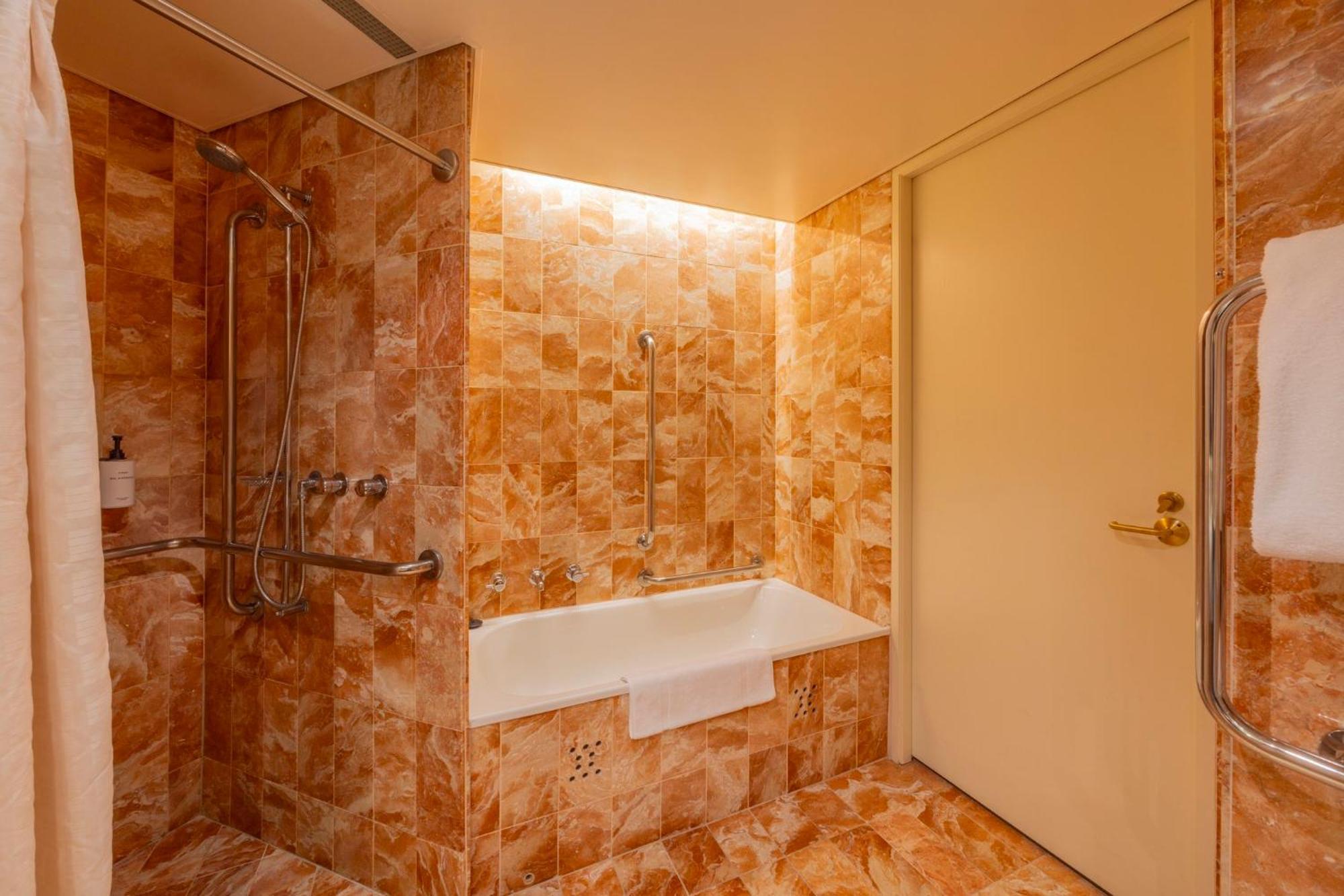 InterContinental Adelaide, an IHG hotel Buitenkant foto Bathroom