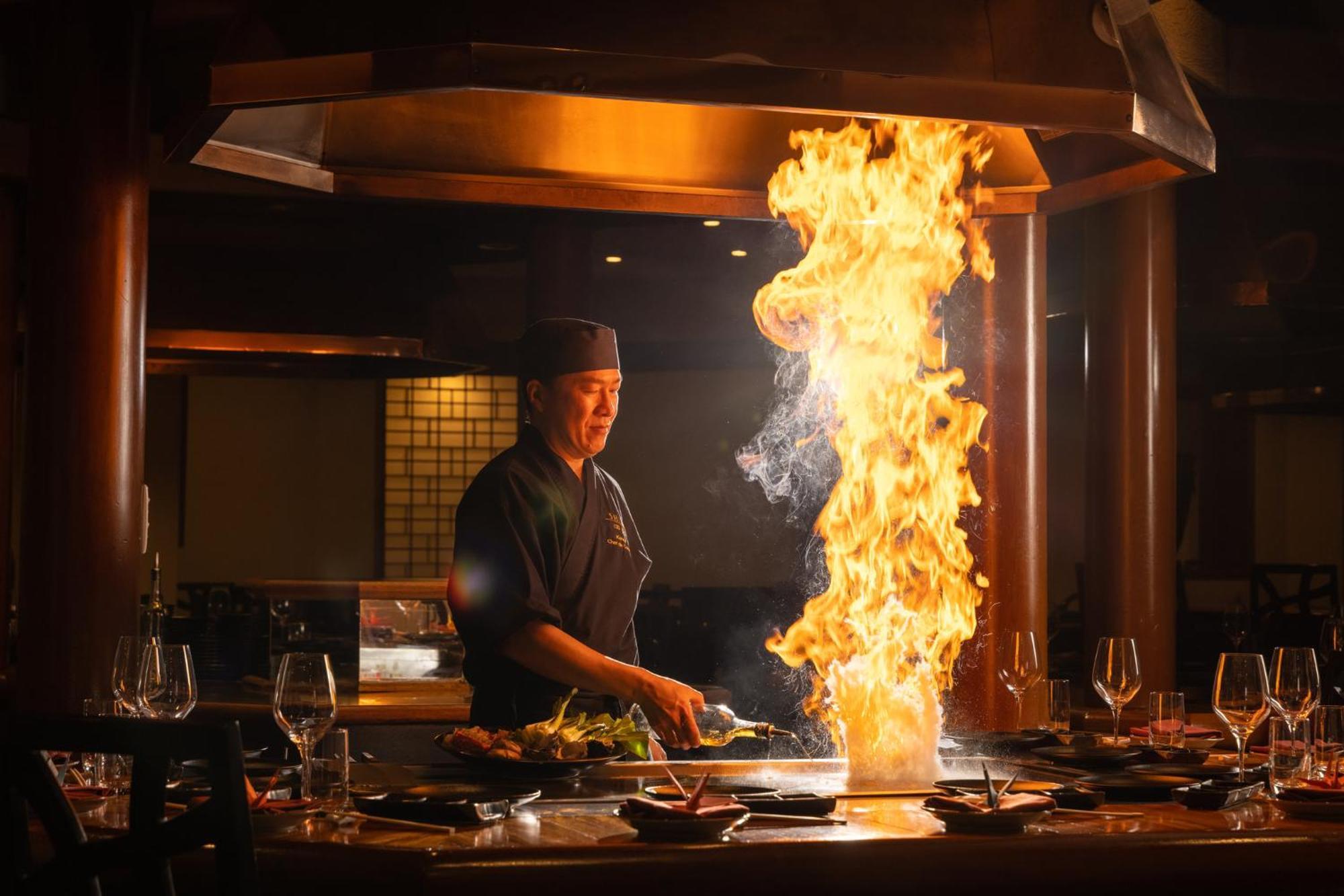 InterContinental Adelaide, an IHG hotel Buitenkant foto Teppanyaki cooking