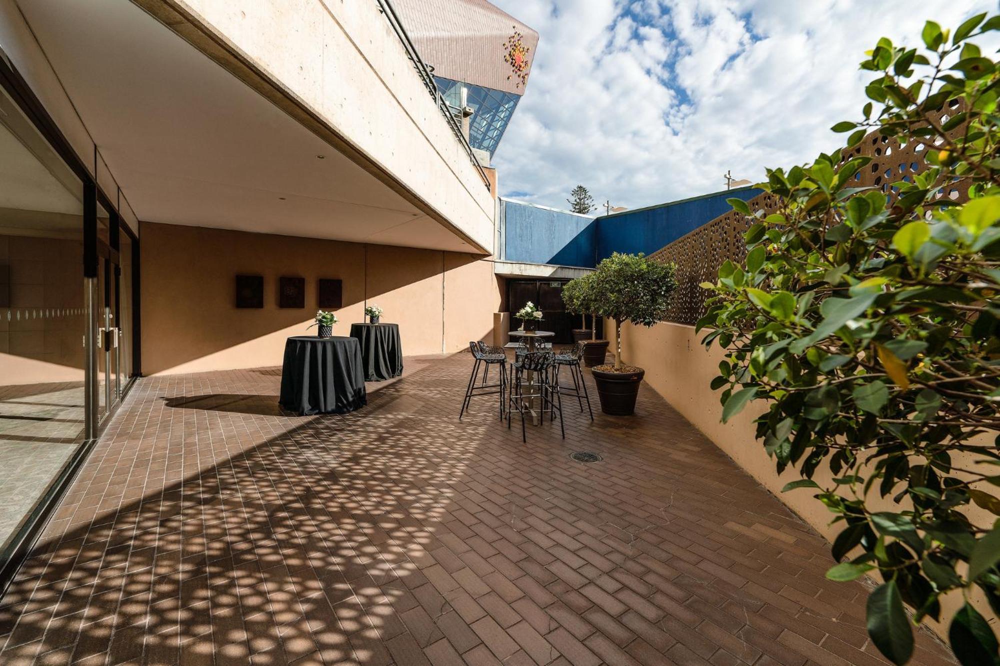 InterContinental Adelaide, an IHG hotel Buitenkant foto The terrace